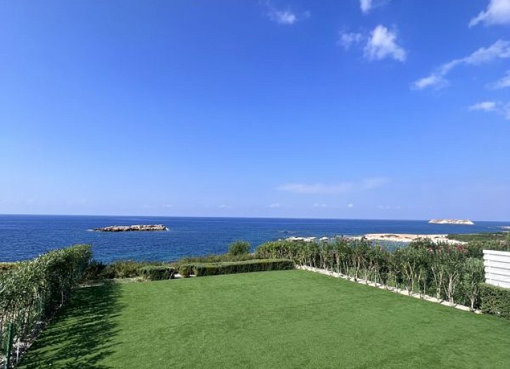 Luxury Seafront villa in 5* resort