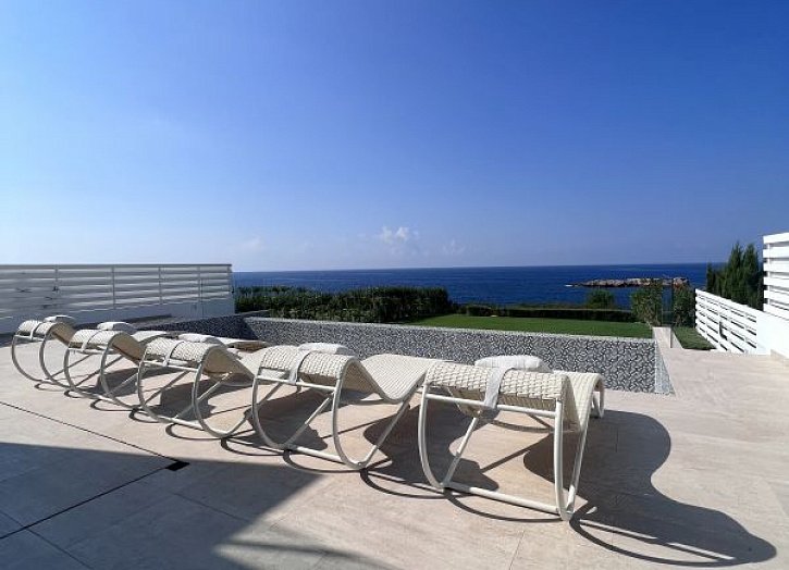 Luxury Seafront villa in 5* resort