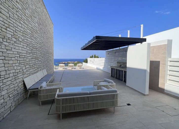 Luxury Seafront villa in 5* resort