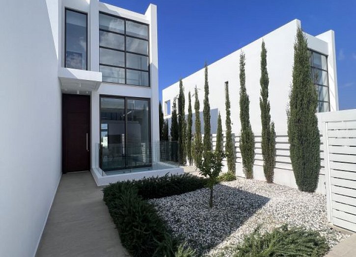 Luxury Seafront villa in 5* resort