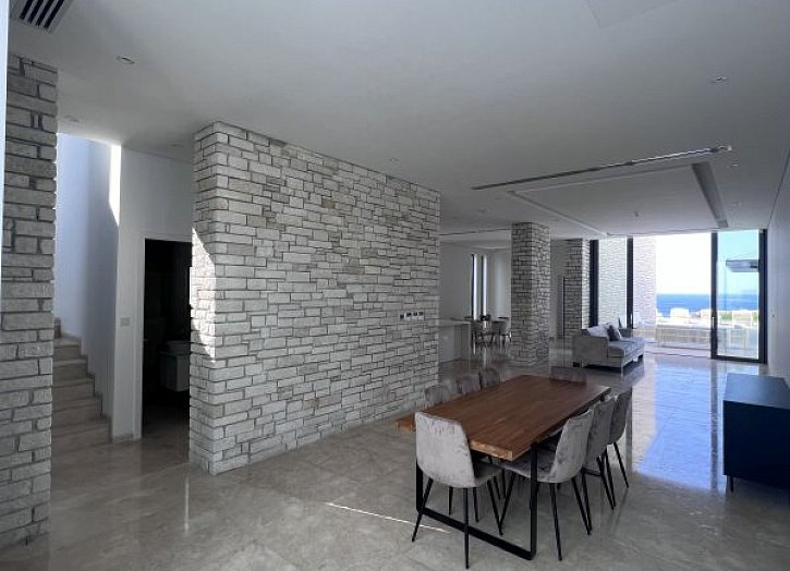 Luxury Seafront villa in 5* resort