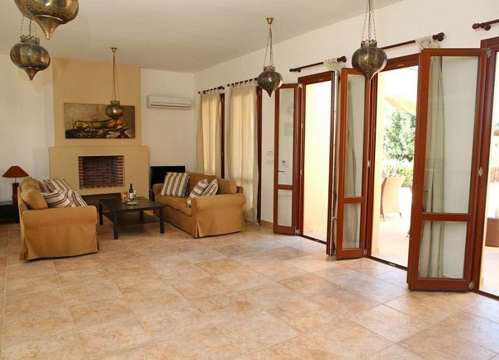 Golf Bungalow with 4th fairway view