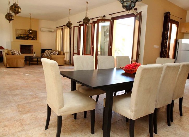 Golf Bungalow with 4th fairway view