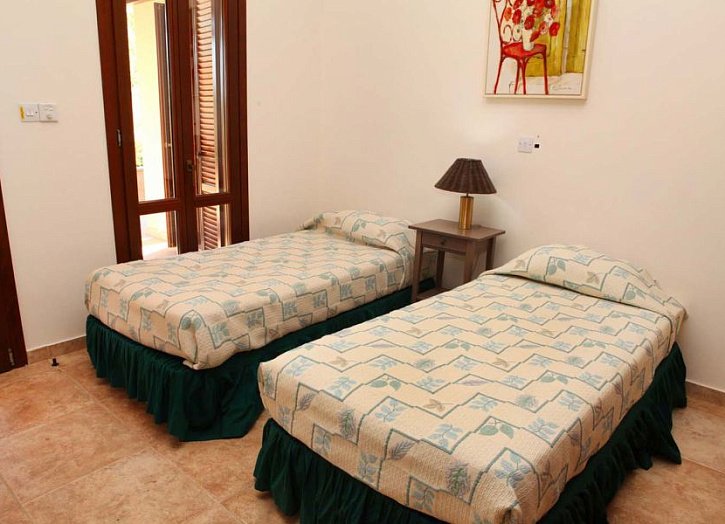 Golf Bungalow with 4th fairway view