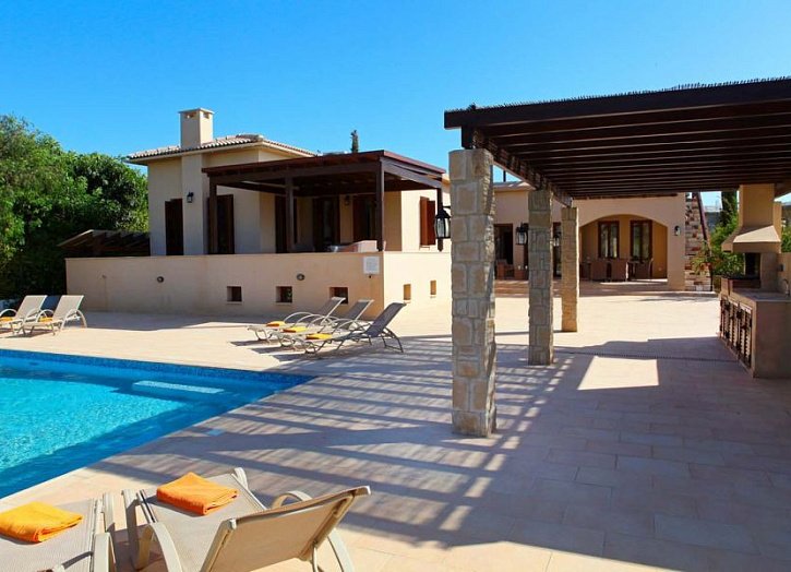 Golf Bungalow with 4th fairway view
