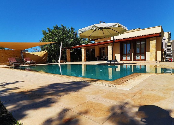 Luxusvilla in einem Golf-Spa-Resort