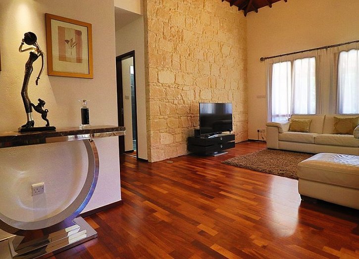 Luxusvilla in einem Golf-Spa-Resort