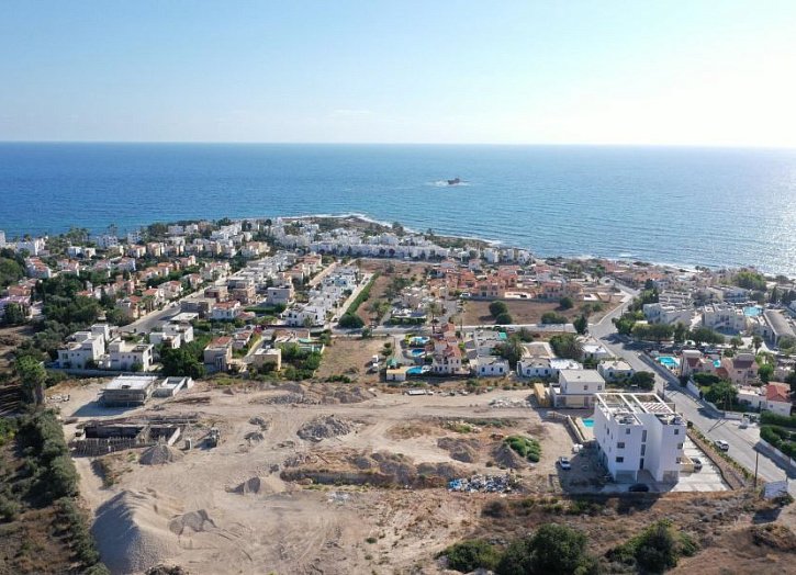 Modern Villa 300 m from the sea