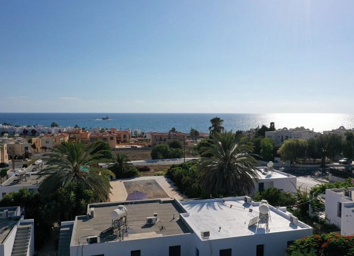 Modern Villa 300 m from the sea