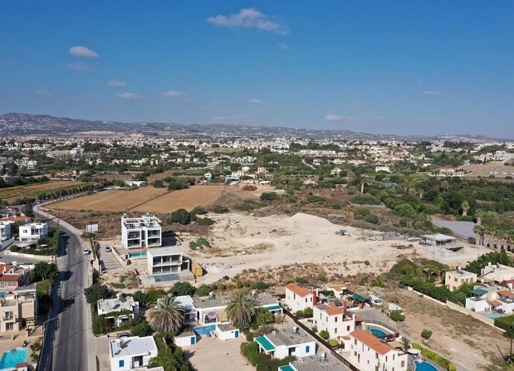 Modern Villa 300 m from the sea