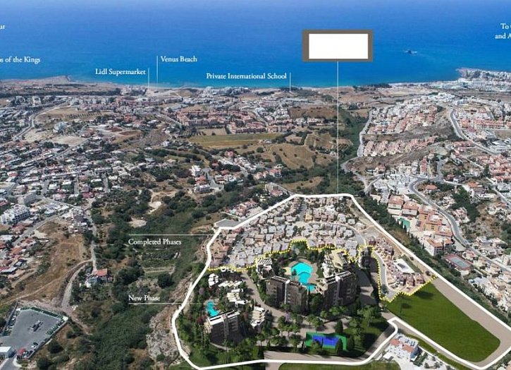 Terraced house in club resort with sea view
