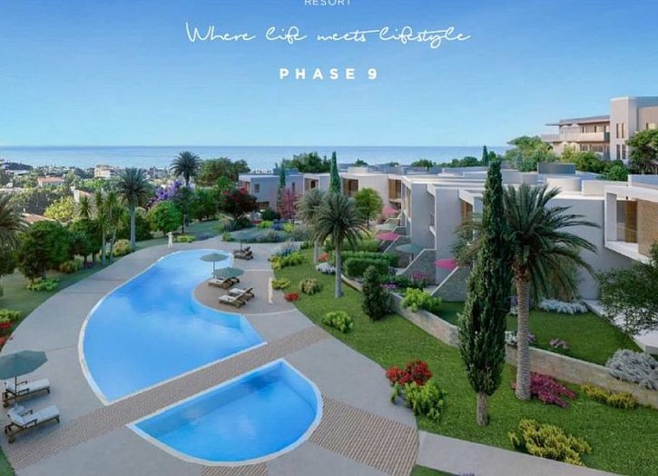 Terraced house in club resort with sea view