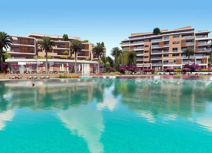 Terraced house in club resort with sea view