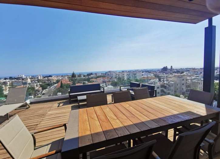 7 flats in modern building close to sea