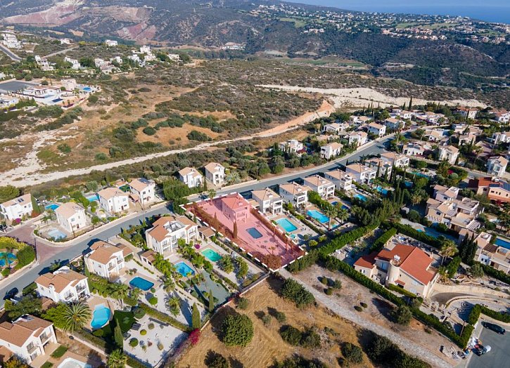 Villa in popular golf resort Ha Potami