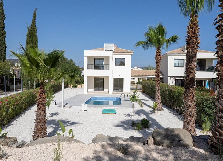 Villa in popular golf resort Ha Potami