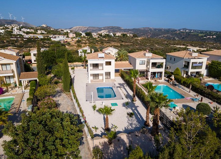 Villa in popular golf resort Ha Potami