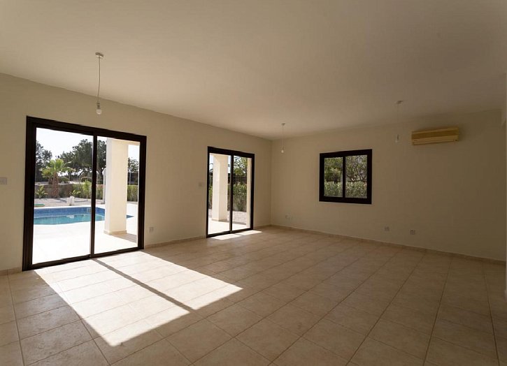 Villa in popular golf resort Ha Potami
