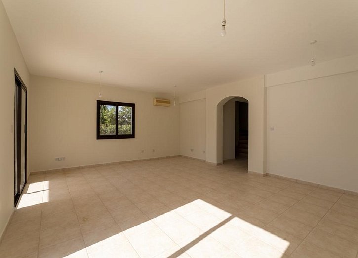 Villa in popular golf resort Ha Potami