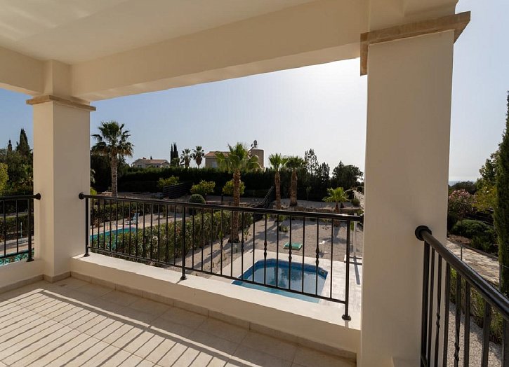Villa in popular golf resort Ha Potami