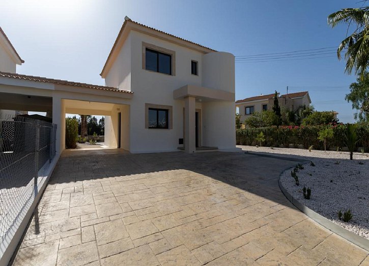 Villa in popular golf resort Ha Potami