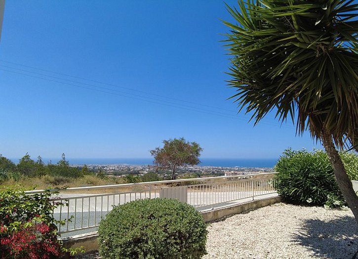 Bungalow mit Meer- & Bergblick