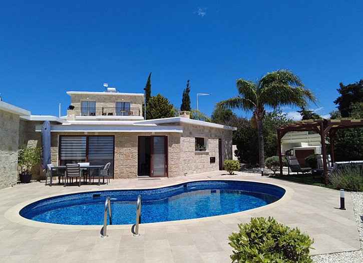 Bungalow mit Meer- & Bergblick