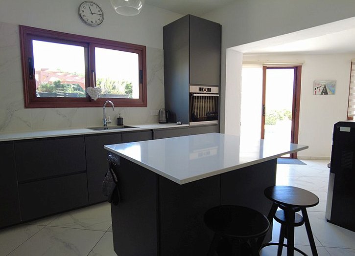 Bungalow mit Meer- & Bergblick