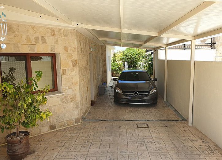 Bungalow mit Meer- & Bergblick