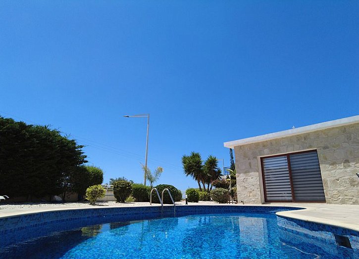 Bungalow mit Meer- & Bergblick