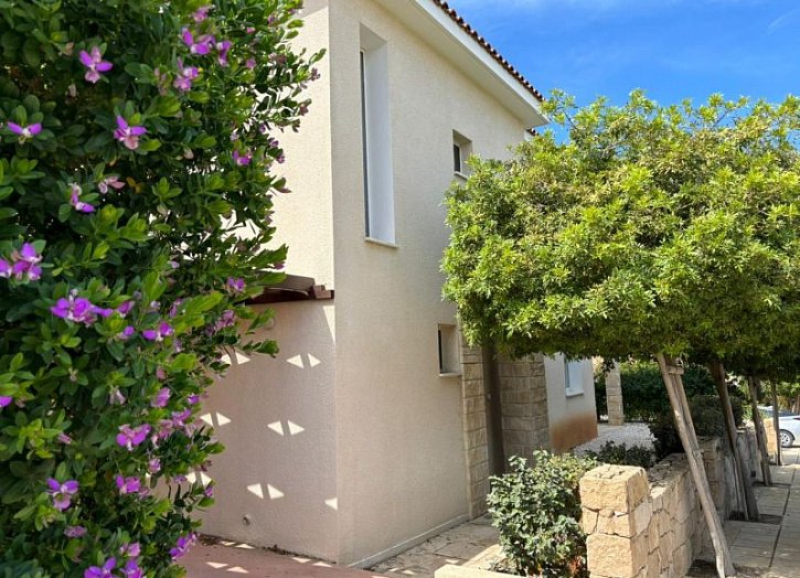 Longterm rent. Villa with swimming pool
