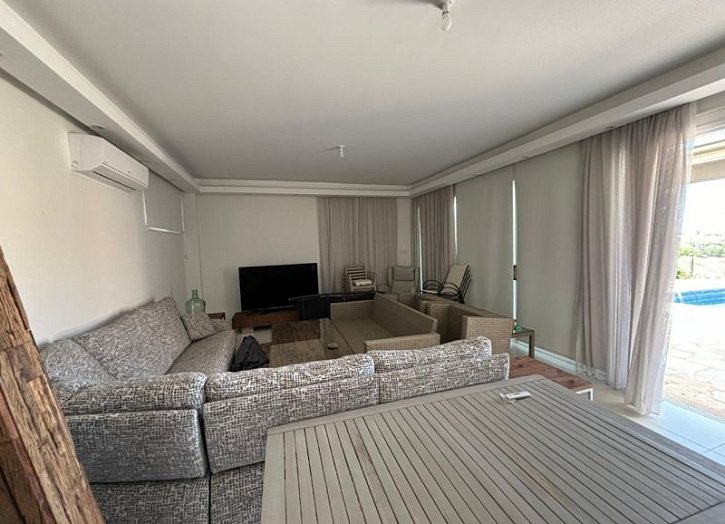 Longterm rent. Villa with swimming pool