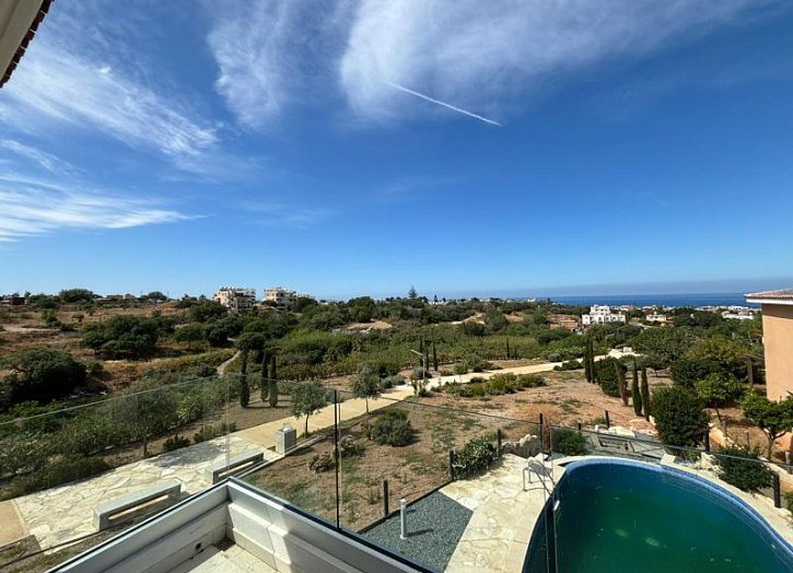 Longterm rent. Villa with swimming pool