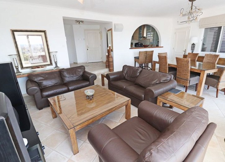 Detached House 500m from beach