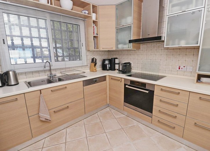 Detached House 500m from beach