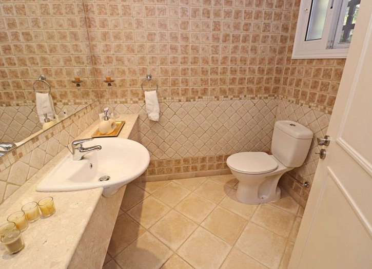 Detached House 500m from beach