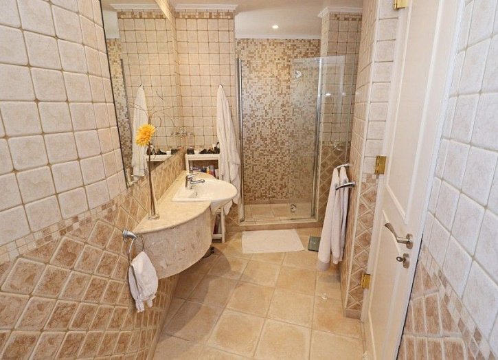 Detached House 500m from beach