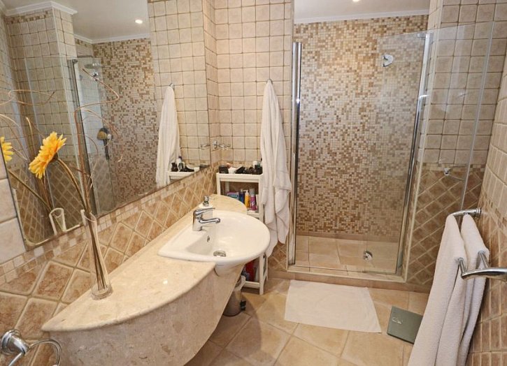 Detached House 500m from beach