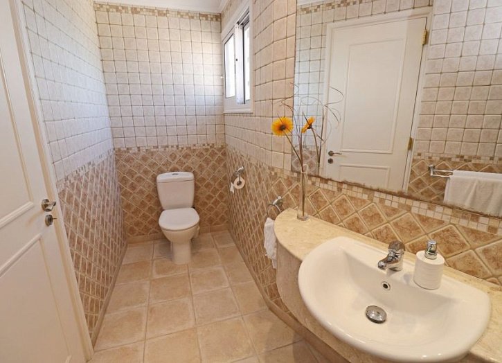 Detached House 500m from beach