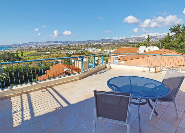 Detached House 500m from beach