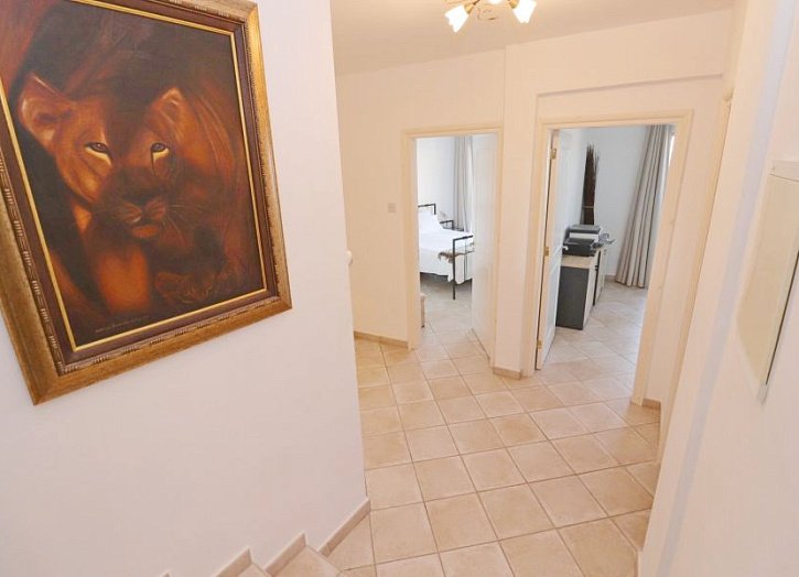 Detached House 500m from beach
