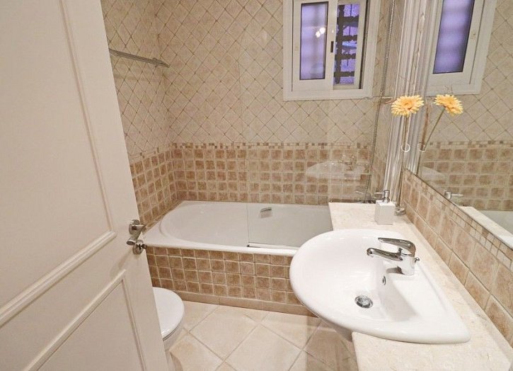 Detached House 500m from beach
