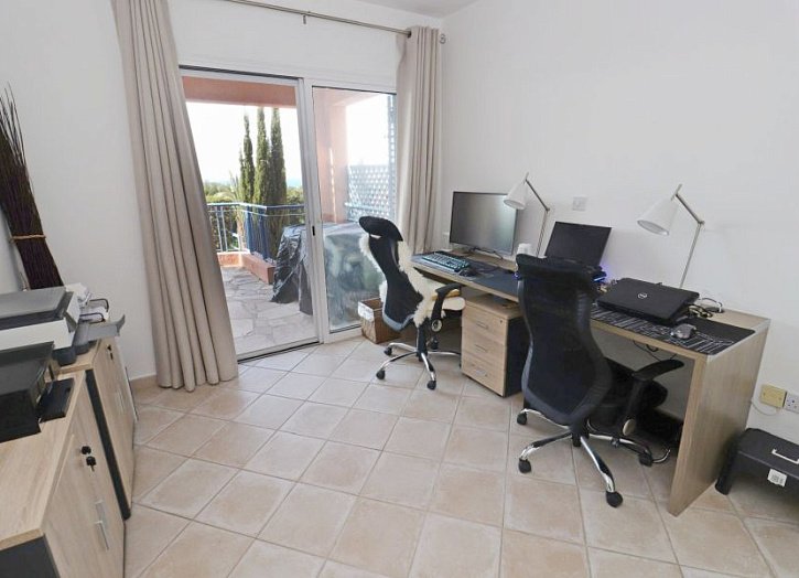 Detached House 500m from beach