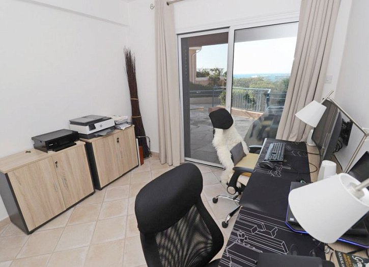 Detached House 500m from beach