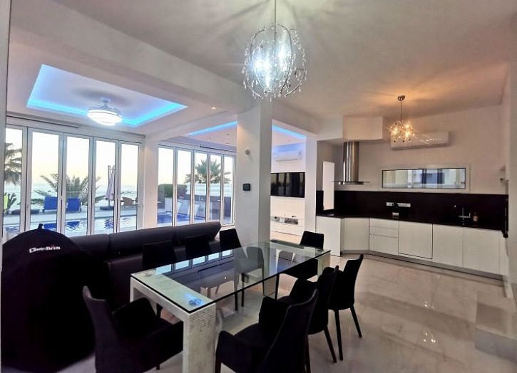 Waterfront villa with access to sea in Paphos