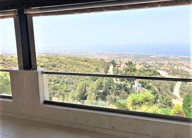 Villa with unobstracted sea views on the hills of Paphos
