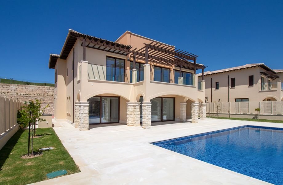 Seaview premium villa on famous golf-spa resolt in Paphos