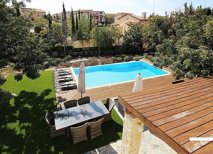 Golf villa on the western plateau in the award-winning Aphrodite Hills Resort