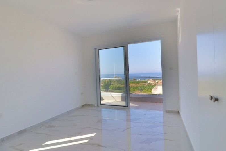 Neue moderne Villa mit Meerblick