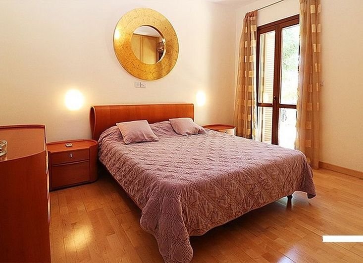 Sea view golf villa in prestigious resort in Paphos